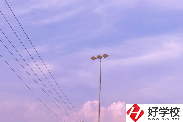 婁底市工貿(mào)職業(yè)中專學(xué)校怎么樣？