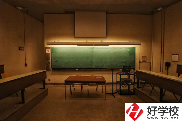 郴州文藝職業(yè)中等專(zhuān)業(yè)學(xué)校辦學(xué)特色是什么？