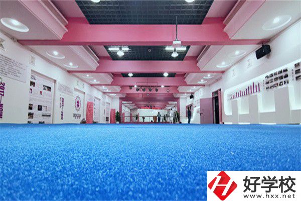 常德中山外語職業(yè)學(xué)校有哪些辦學(xué)特色？學(xué)費貴嗎？