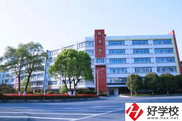 長(zhǎng)沙市賀龍?bào)w育運(yùn)動(dòng)學(xué)校推薦去嗎？學(xué)校好嗎？