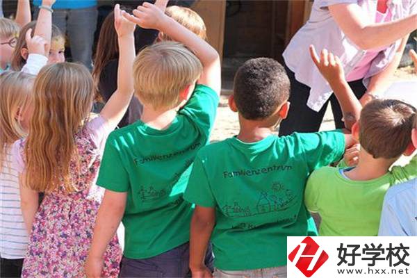 在湖南女生讀技校學(xué)什么專業(yè)最吃香？就業(yè)前景怎么樣？