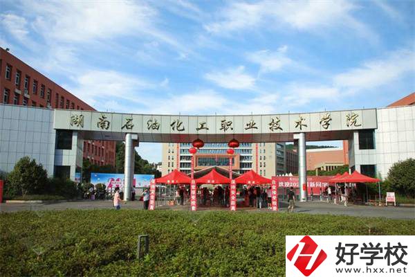 岳陽有哪些公辦大專招初中生？就業(yè)率高嗎？