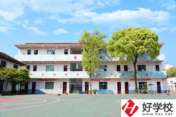 懷化有學(xué)舞蹈的中專學(xué)校嗎？招生人數(shù)多嗎？