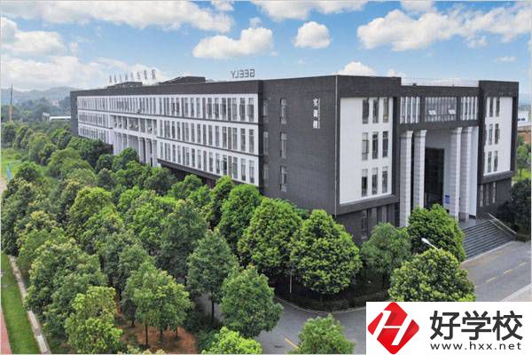 湘潭吉利職校是公辦的還是民辦的？