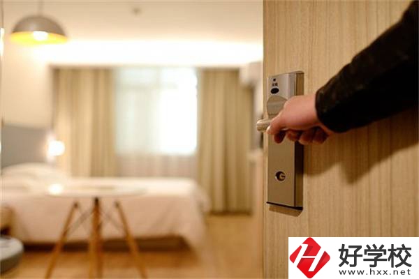 郴州有開設(shè)護理專業(yè)的中職嗎？哪些專業(yè)開設(shè)較多？