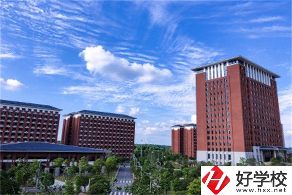 長(zhǎng)沙音樂(lè)表演專業(yè)比較好的中職有哪些？學(xué)費(fèi)貴嗎？