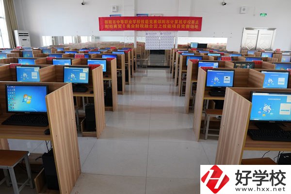 想在邵陽學(xué)計(jì)算機(jī)應(yīng)用與維護(hù)專業(yè)，推薦這所學(xué)校