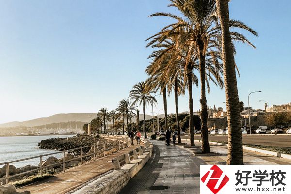 湖南醫(yī)藥職業(yè)中專是公辦還是民辦？可以學(xué)哪些專業(yè)？