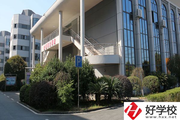 株洲地區(qū)中考四百分可以上職高嗎？