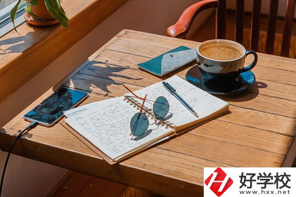 在永州什么學(xué)?？梢宰x學(xué)幼師專業(yè)？女生多嗎？