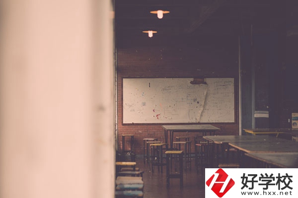 懷化市商貿(mào)經(jīng)濟(jì)管理學(xué)校好不好？宿舍怎么樣？