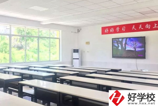 長(zhǎng)沙博雅衛(wèi)生中等專(zhuān)業(yè)學(xué)校大門(mén)教室