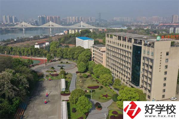 在衡陽學(xué)護(hù)理有職校推薦嗎？護(hù)理專業(yè)好就業(yè)嗎？