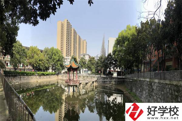 邵陽(yáng)工業(yè)學(xué)校的地址在哪里？有哪些乘車路線？