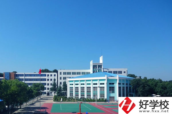 岳陽市中岳經(jīng)貿(mào)職業(yè)技術(shù)學(xué)校是公辦還是民辦？學(xué)費貴嗎？