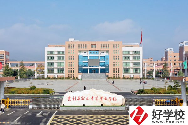 張家界有哪些公辦的中職學(xué)校？分別有些什么專業(yè)？
