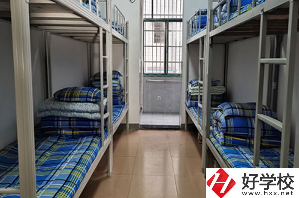 湖南省工業(yè)貿(mào)易學(xué)校招生要求有哪些？