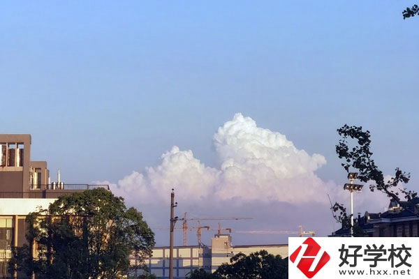 株洲鐵路機(jī)電職業(yè)技術(shù)學(xué)校怎么樣？是公立的還是私立的？