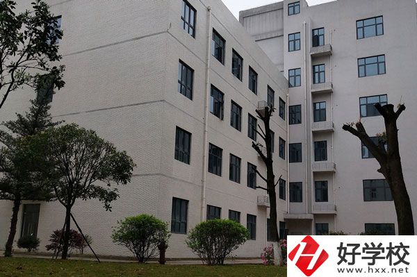 湖南有色金屬中等專業(yè)學(xué)校有哪些招生專業(yè)，收費情況如何？