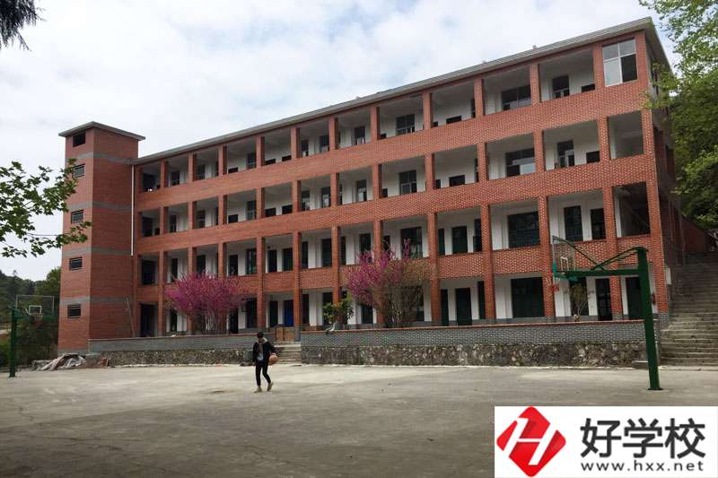 湖南湘西涉外經(jīng)濟職業(yè)學(xué)校收費貴不貴？值得報考嗎？