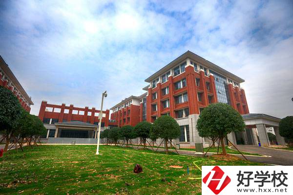 湖南有哪些藝術(shù)類的中職學(xué)校？