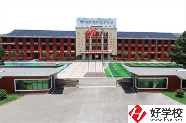 冷水江市新程中等職業(yè)技術學校有哪些優(yōu)勢？