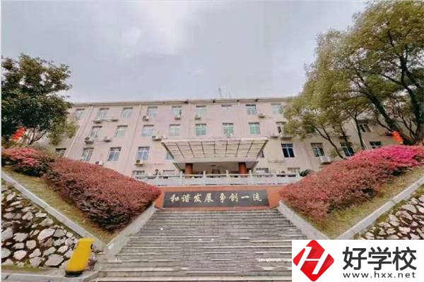 長(zhǎng)沙有哪些中專接收轉(zhuǎn)學(xué)生？轉(zhuǎn)學(xué)后可以換專業(yè)嗎？