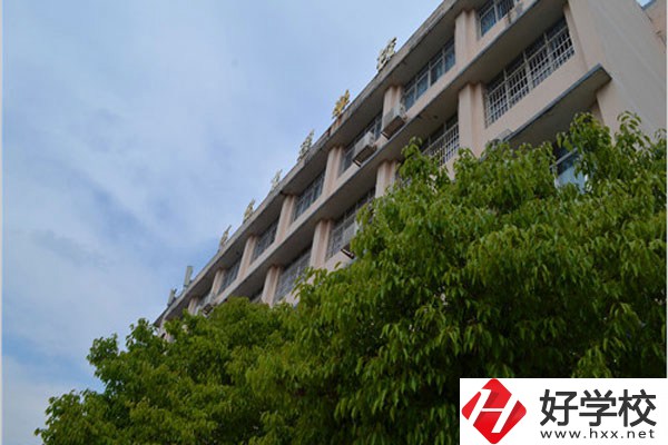 懷化文理學校是中專嗎？學費情況怎么樣？