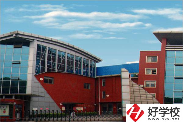 為什么選擇湖南長(zhǎng)沙藝術(shù)學(xué)校？一定要看這4點(diǎn)！