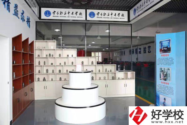 寧鄉(xiāng)縣職業(yè)中專學(xué)校錄取線是多少？學(xué)費(fèi)標(biāo)準(zhǔn)是多少？