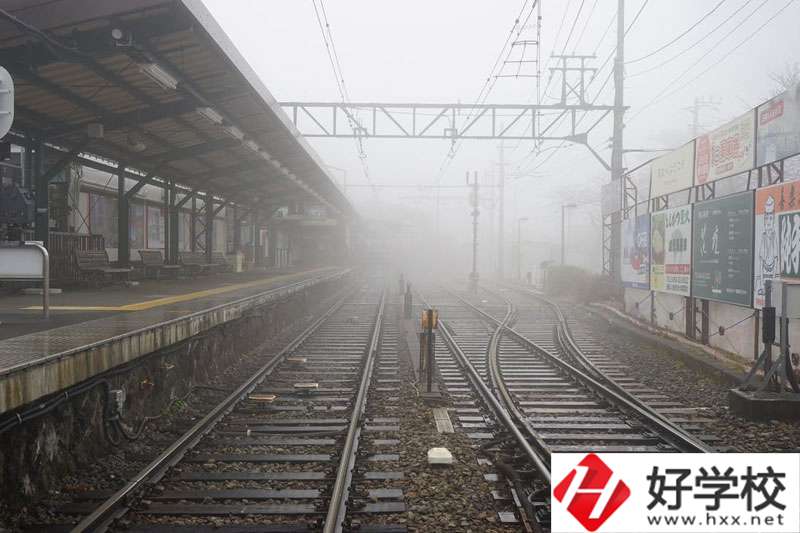 株洲鐵道運(yùn)輸專業(yè)怎么選擇中專？