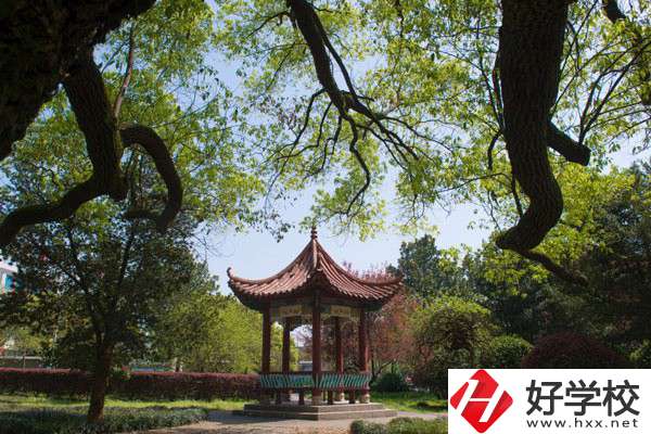 長(zhǎng)沙排名前三的重點(diǎn)中專有哪些?師資怎么樣？