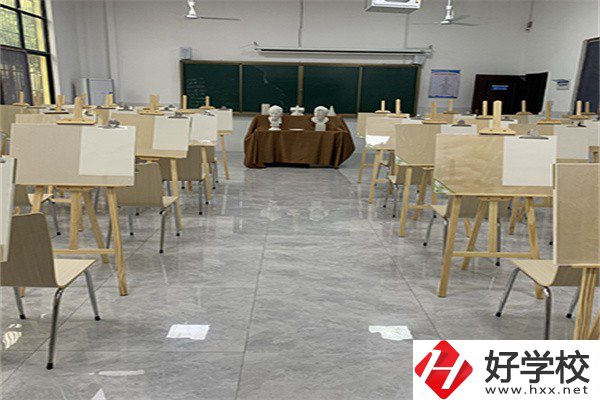 衡陽(yáng)市鐵路運(yùn)輸職業(yè)學(xué)校學(xué)費(fèi)貴嗎？有哪些特色？