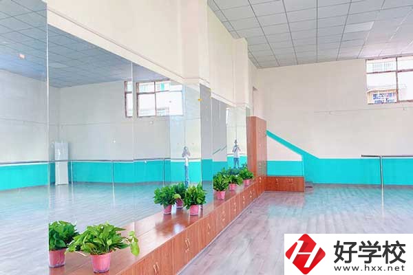 婁底市藝術(shù)職業(yè)學(xué)院有哪些專業(yè)？學(xué)費(fèi)是多少？