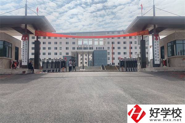 衡陽哪些學(xué)?？梢詫W(xué)美容美發(fā)？好就業(yè)嗎？