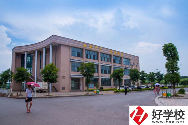寧鄉(xiāng)市職業(yè)中專學校的師資力量如何？有辦學優(yōu)勢嗎？