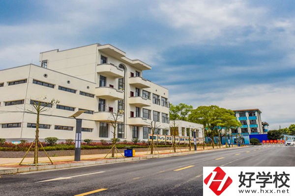 郴州市理工職業(yè)技術(shù)學(xué)校環(huán)境怎么樣，宿舍好不好？