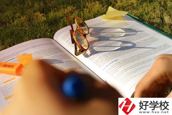 婁底職業(yè)技術(shù)學院有哪些專業(yè)？學費貴不貴？
