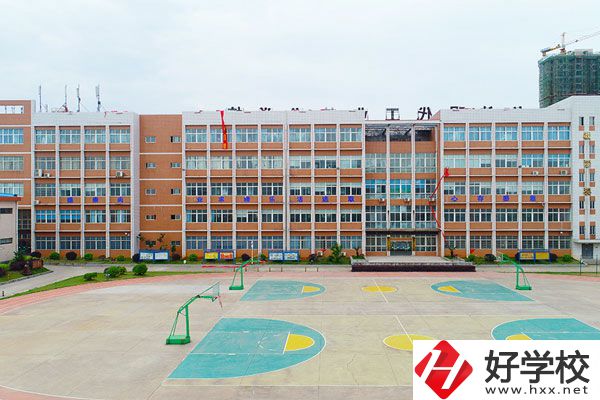 想在長(zhǎng)沙讀護(hù)理類學(xué)校，推薦這所學(xué)校