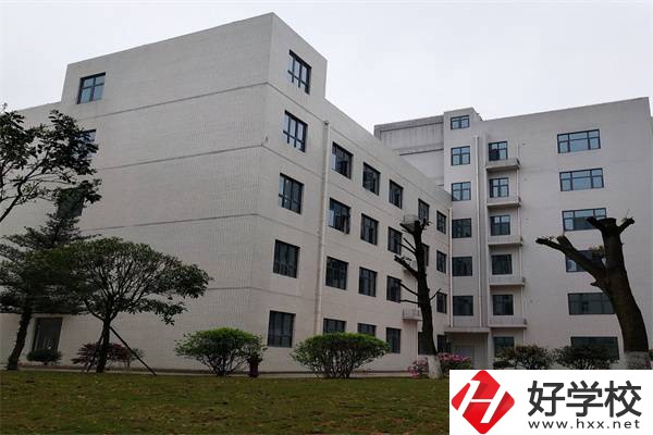 長沙有哪些中專接收轉(zhuǎn)學(xué)生？轉(zhuǎn)學(xué)后可以換專業(yè)嗎？