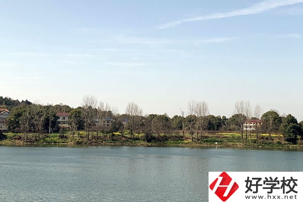 雙峰縣職業(yè)中專學(xué)校有哪些招生專業(yè)？