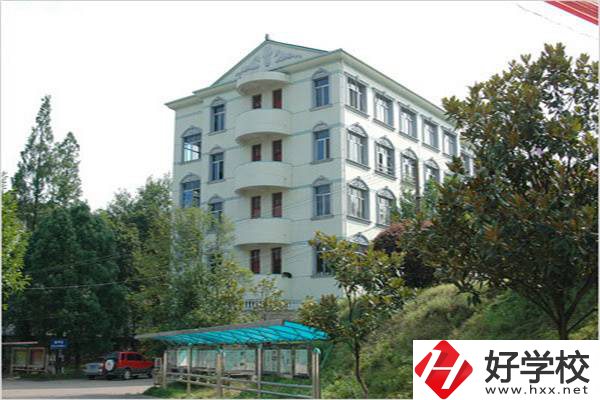 長(zhǎng)沙縣排名前三的中專是哪些？有什么辦學(xué)優(yōu)勢(shì)？