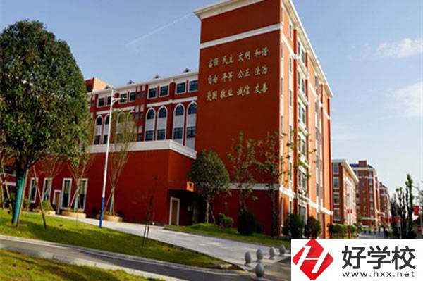 湖南醫(yī)藥職業(yè)中等專業(yè)學(xué)校的招生專業(yè)有哪些？學(xué)費貴不貴？