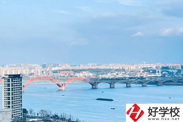 湖南建筑高級技工學(xué)校專業(yè)怎么樣？