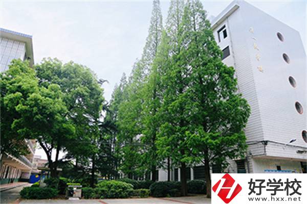 邵陽(yáng)工業(yè)學(xué)校的地址在哪里？有哪些乘車路線？