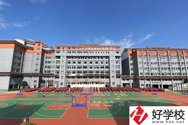 湖南懷化商業(yè)學(xué)校是中專嗎？學(xué)校環(huán)境好不好？