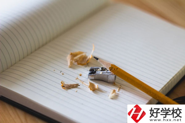 湖南省芷江師范學(xué)校辦學(xué)地址在哪兒？