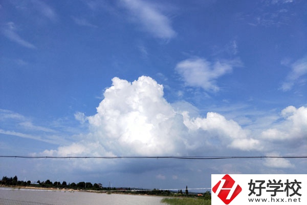 婁底市衛(wèi)生學(xué)校有哪些專業(yè)？就業(yè)方向如何？