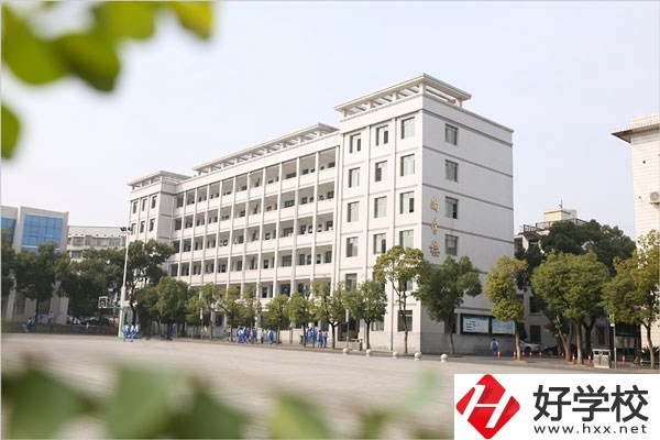 益陽師范學?？诒趺礃?？有些什么專業(yè)推薦？