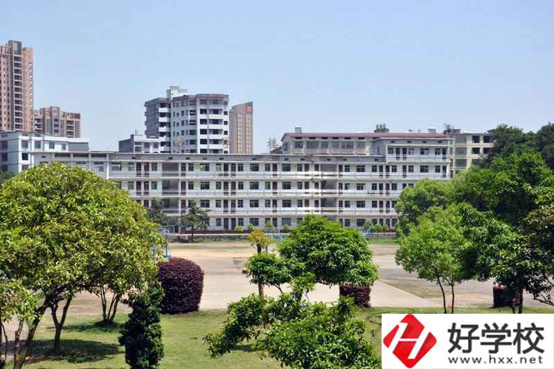 湖南省耒陽師范學(xué)校宿舍環(huán)境以及食堂環(huán)境怎么樣？